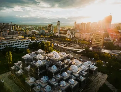 Prishtina – Das moderne Herz Kosovos voller Energie und Seele